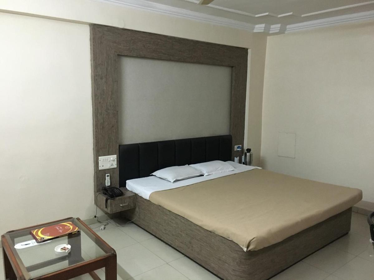 Hotel Grand Arjun Rāipur Exteriör bild