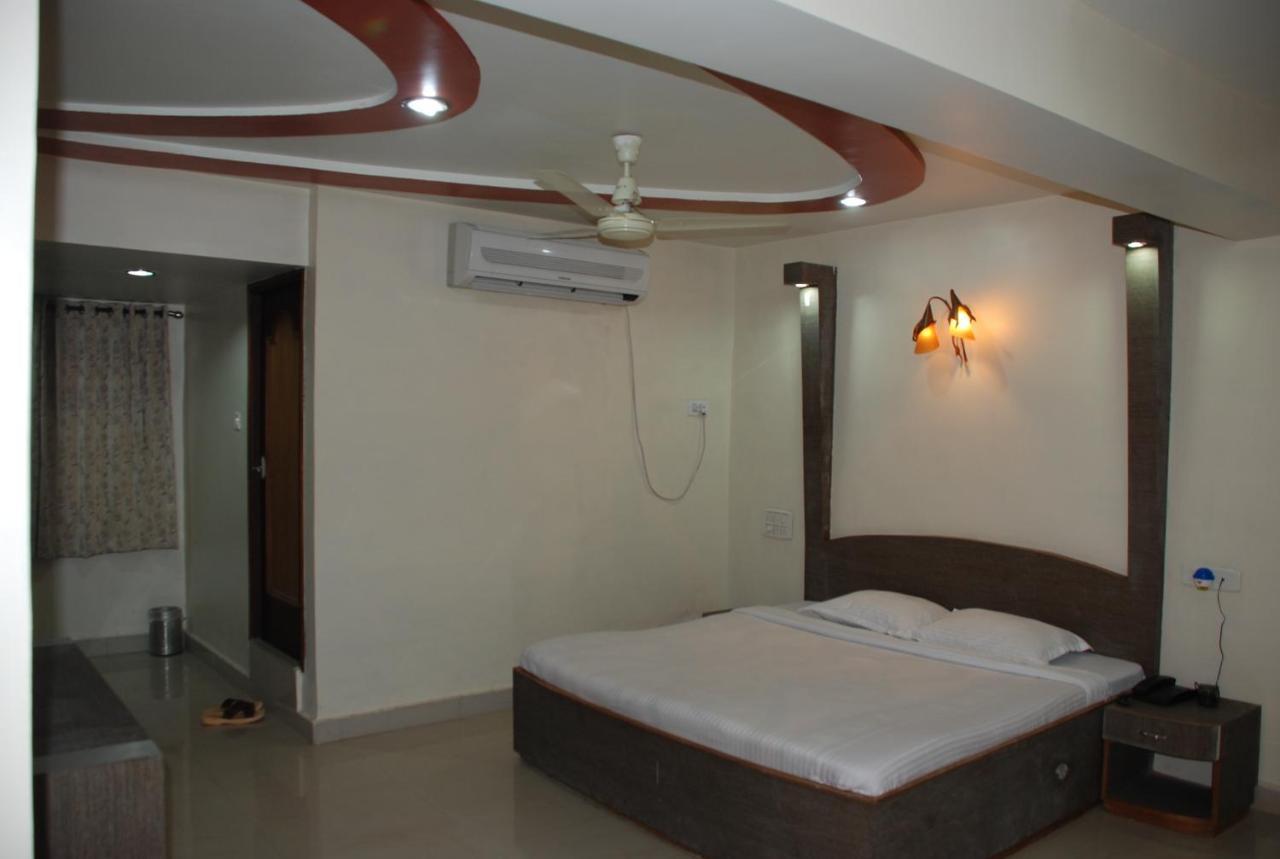 Hotel Grand Arjun Rāipur Exteriör bild