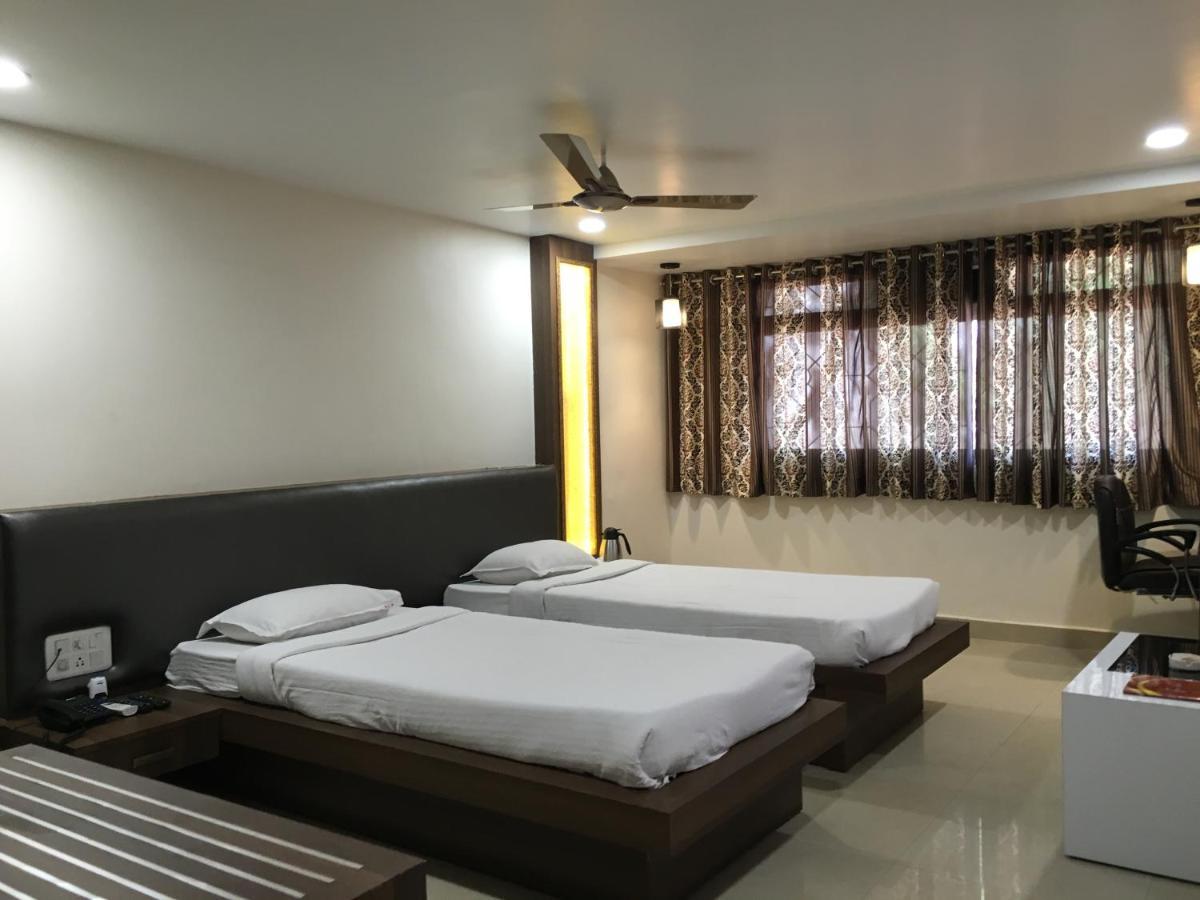 Hotel Grand Arjun Rāipur Exteriör bild