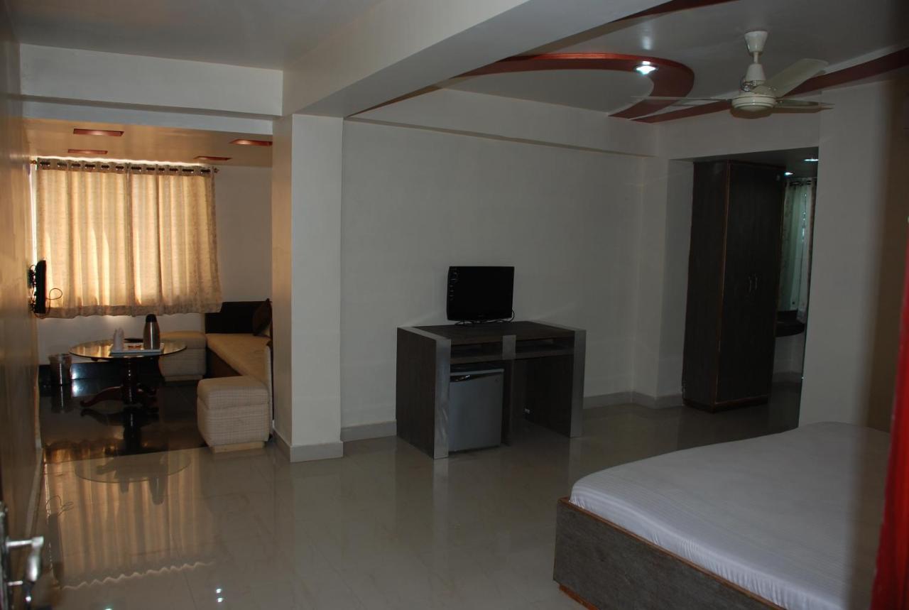 Hotel Grand Arjun Rāipur Exteriör bild