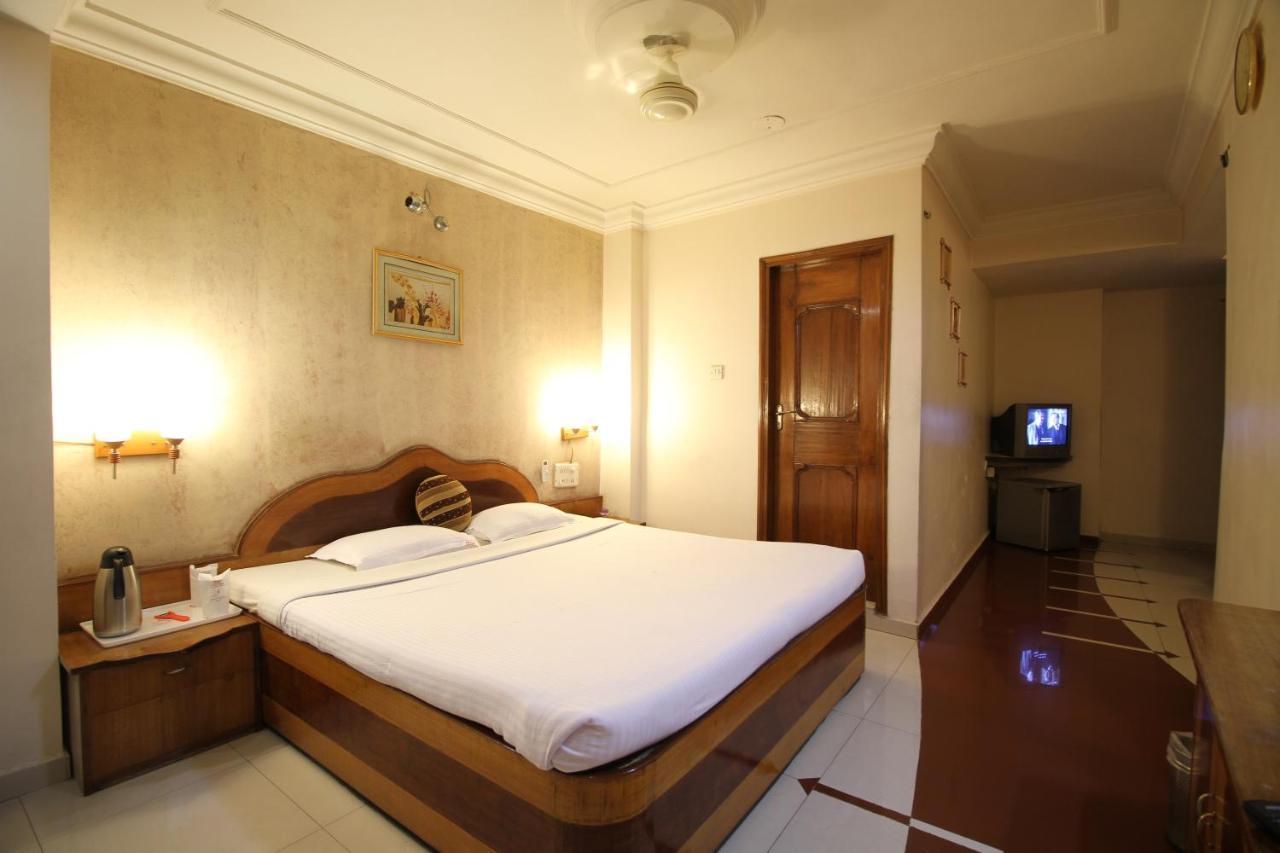 Hotel Grand Arjun Rāipur Exteriör bild