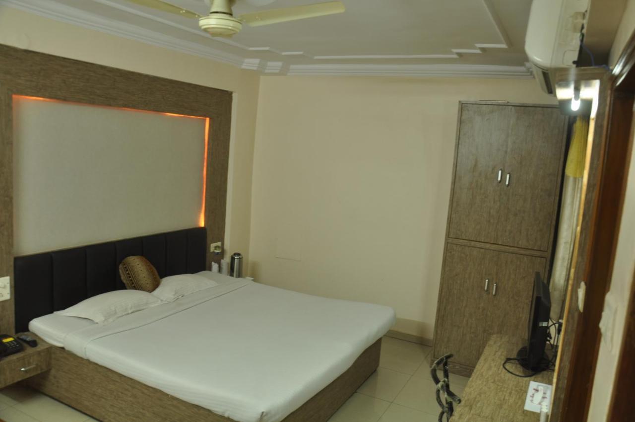 Hotel Grand Arjun Rāipur Exteriör bild