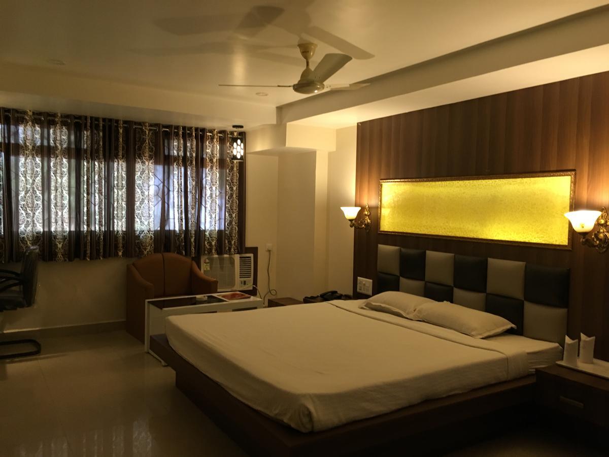 Hotel Grand Arjun Rāipur Exteriör bild