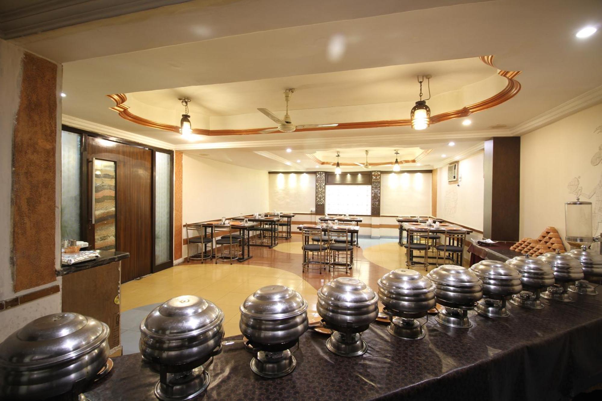 Hotel Grand Arjun Rāipur Exteriör bild