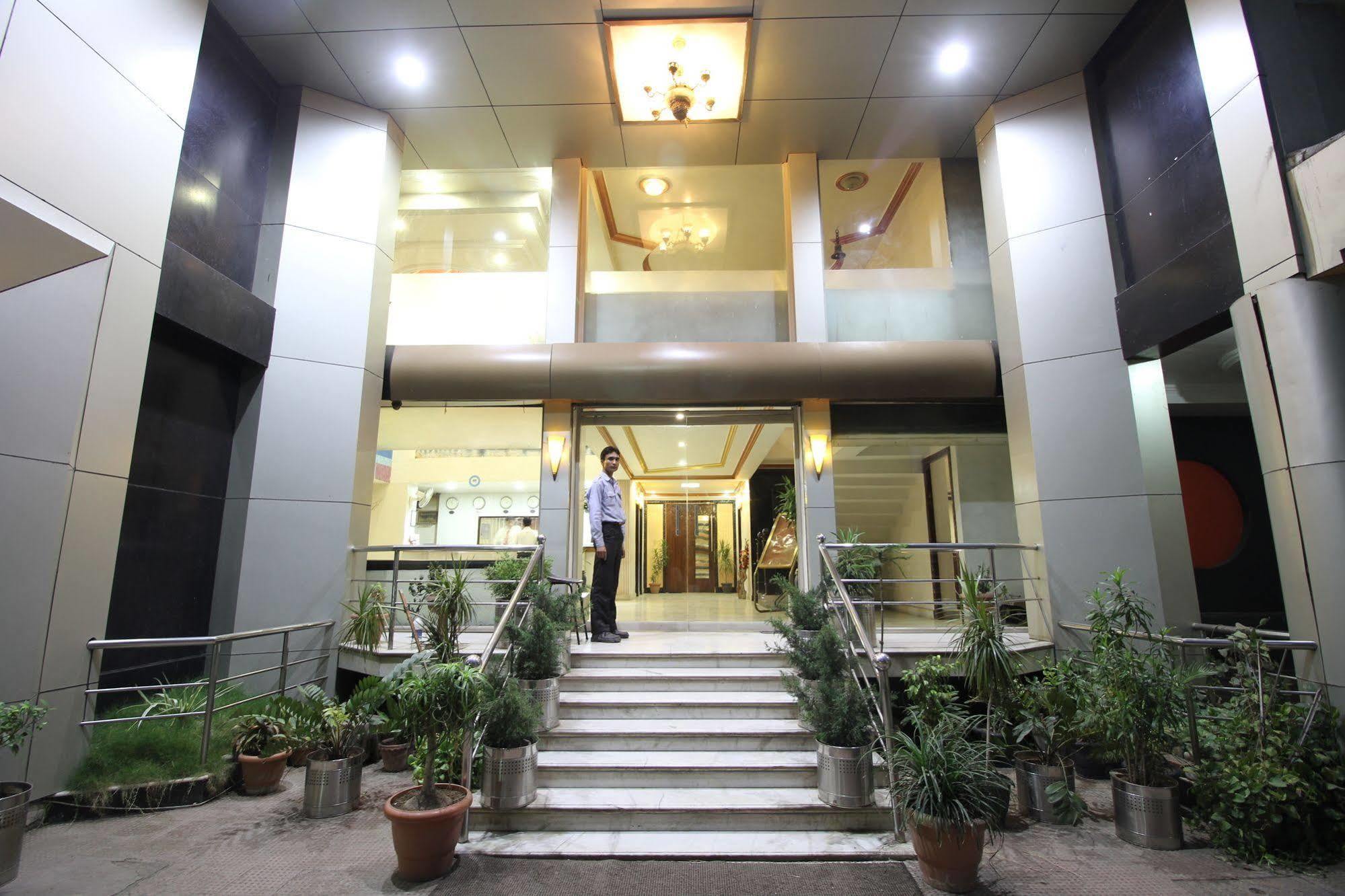 Hotel Grand Arjun Rāipur Exteriör bild