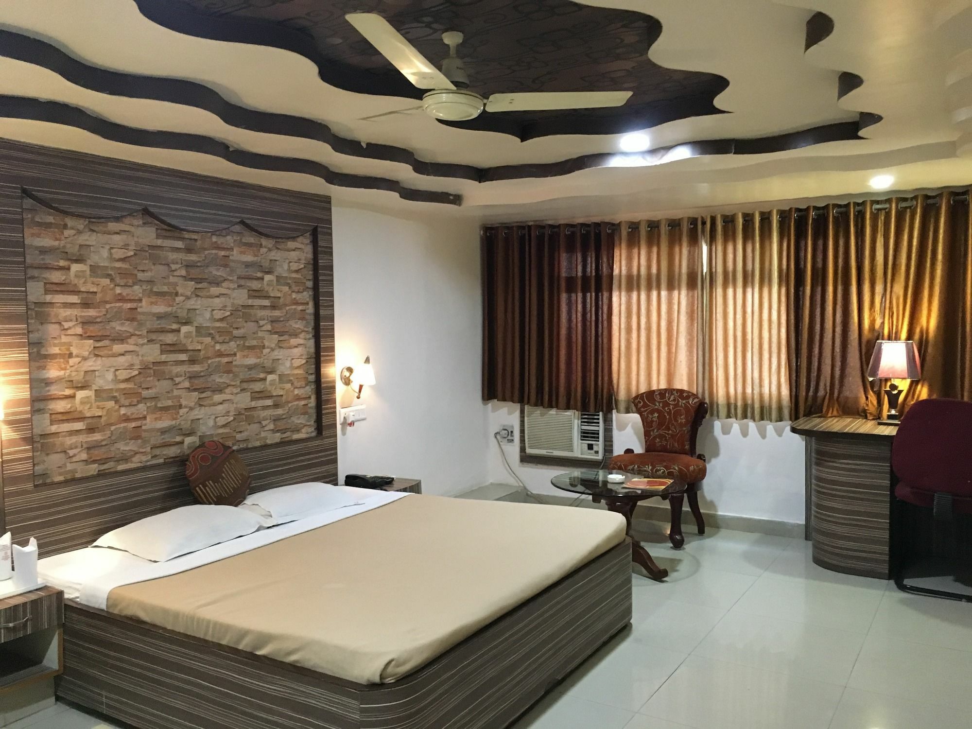 Hotel Grand Arjun Rāipur Exteriör bild
